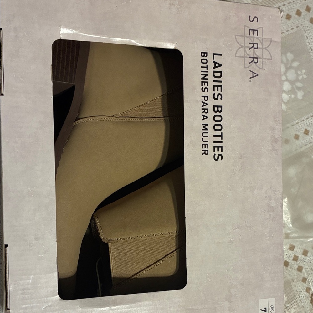 Serra Women's Beige Ankle Booties